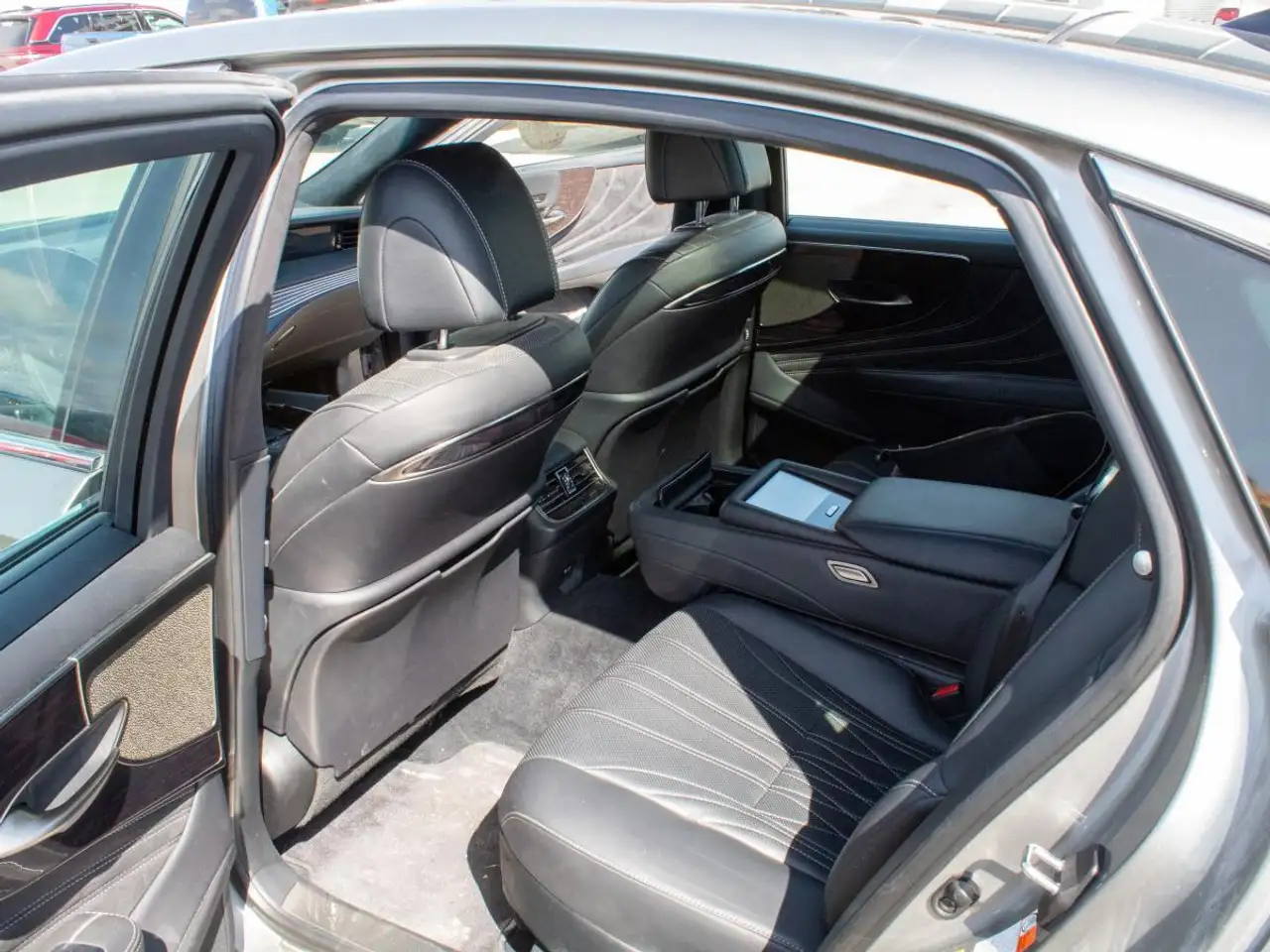 Lexus LS 500 снимка Lexus LS 500