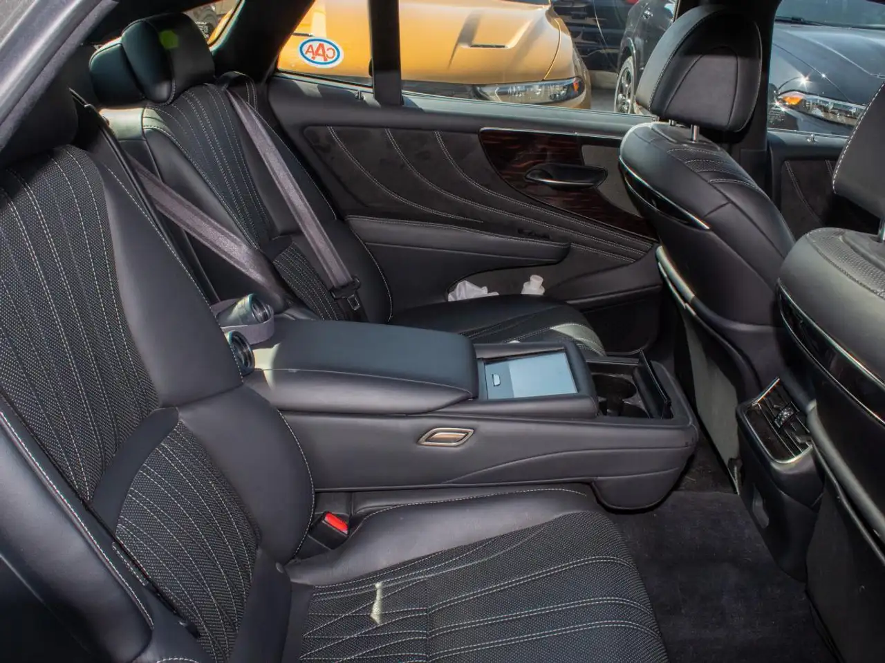 Lexus LS 500 снимка Lexus LS 500