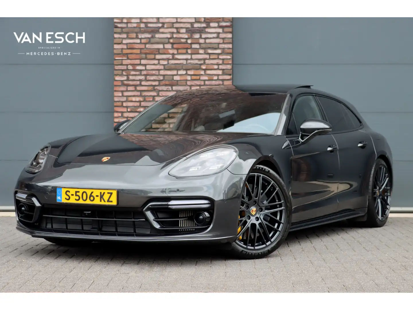 PORSCHE Panamera