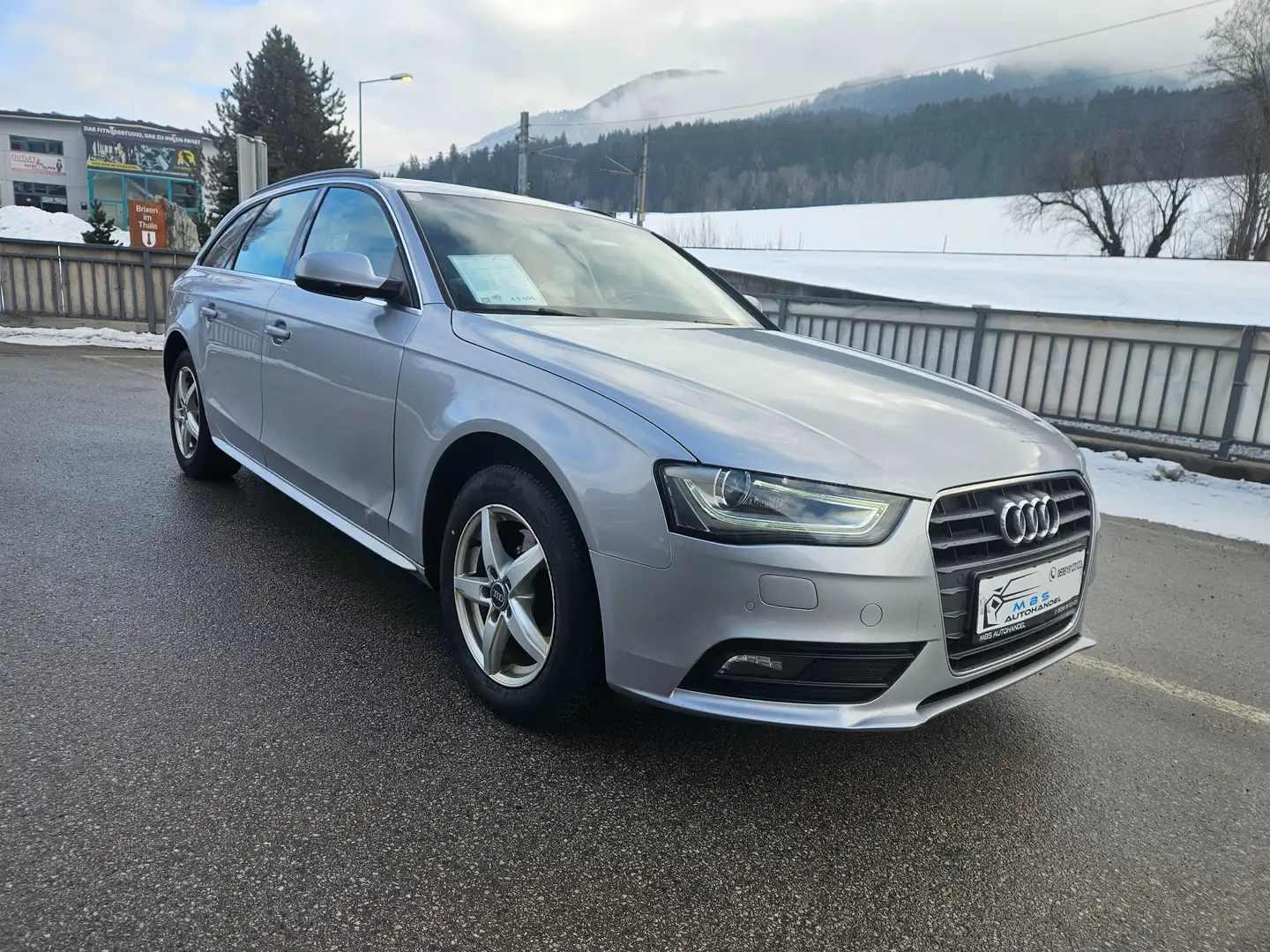 Audi A4 Attraction Grau - 1