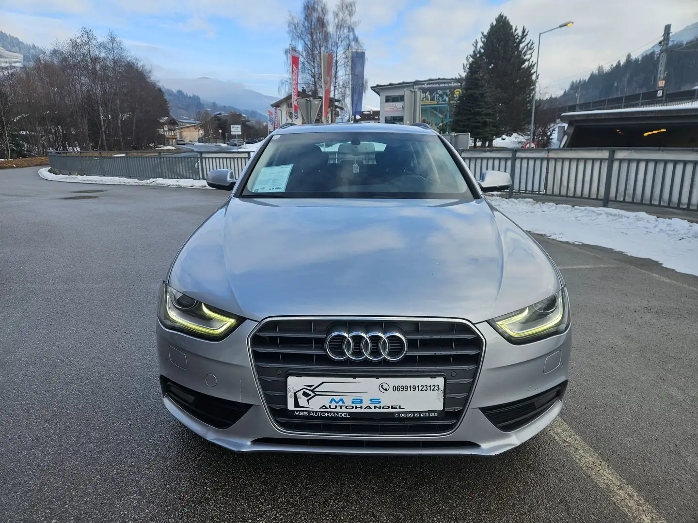 Audi A4 Attraction Grau - 2
