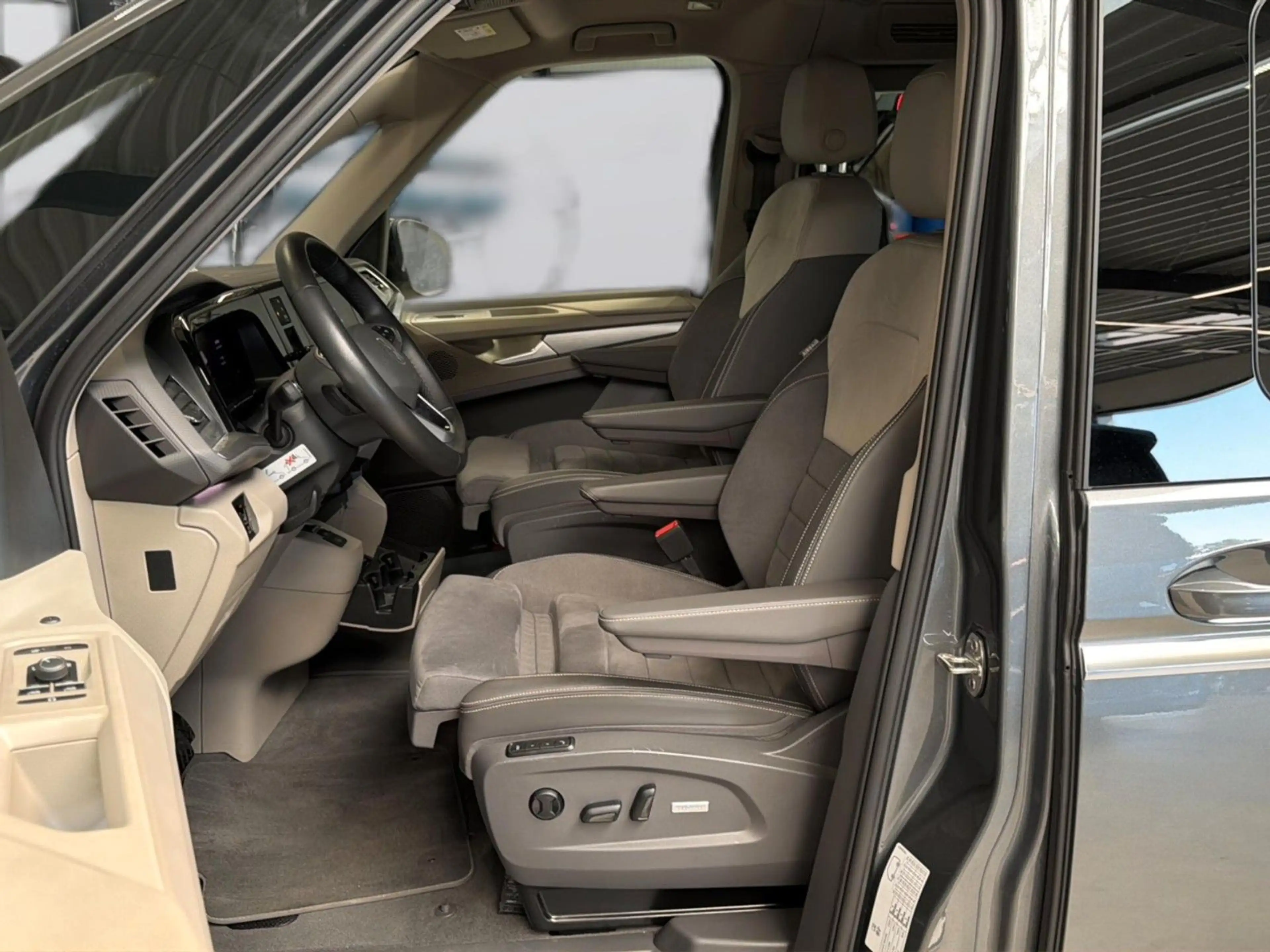 Volkswagen T7 California eHybrid 4M Ocean ACC DCC AHK HUD — photo 10