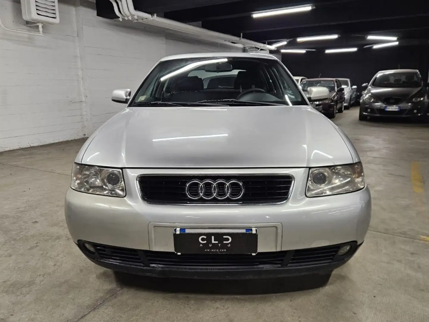 Audi A3 1.9 TDI/130 CV cat 5p. Ambiente Grigio - 2