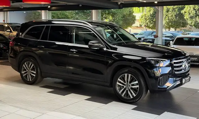 Mercedes-Benz GLS view 4