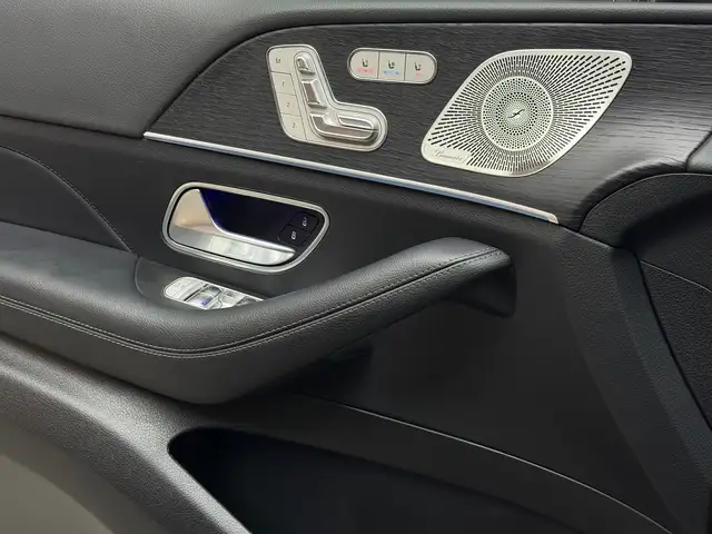 Mercedes-Benz GLS view 11