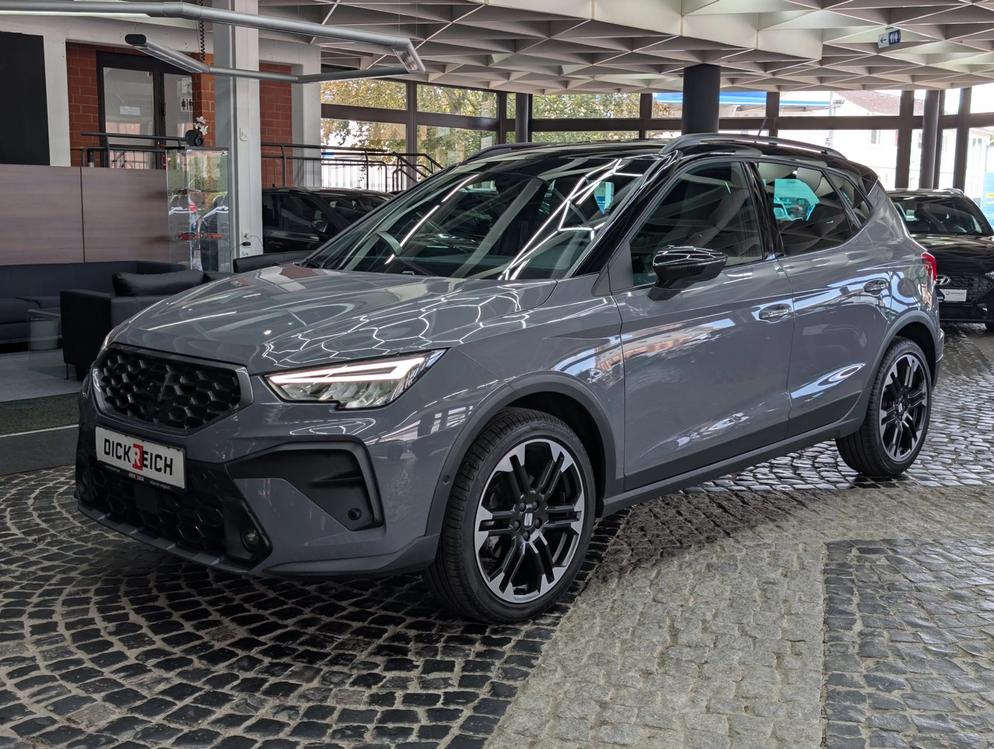 SEAT Arona 1.5 TSI FR Black Edition ACC LED KAM AHK — photo 3