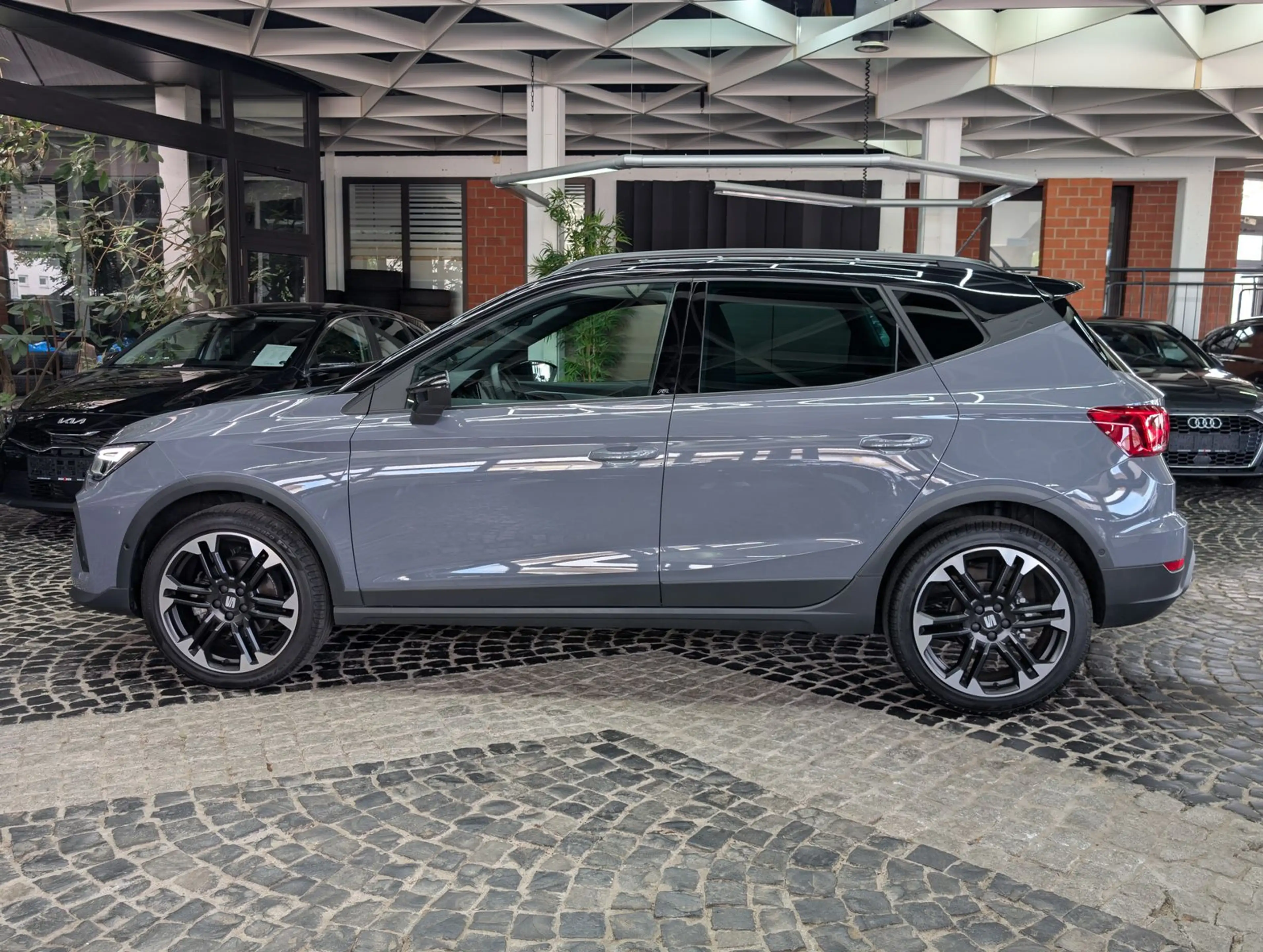 SEAT Arona 1.5 TSI FR Black Edition ACC LED KAM AHK — photo 4