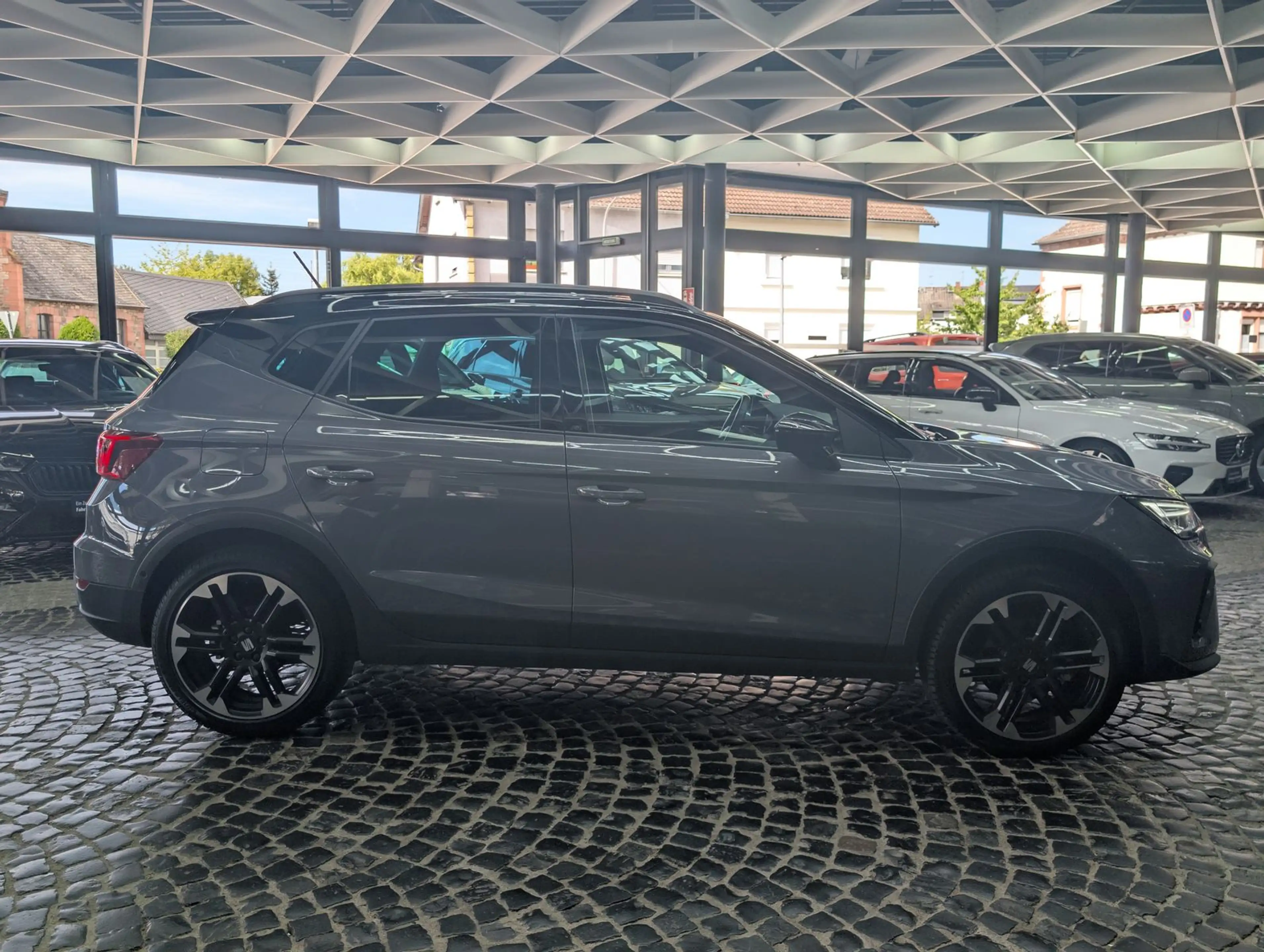 SEAT Arona 1.5 TSI FR Black Edition ACC LED KAM AHK — photo 8