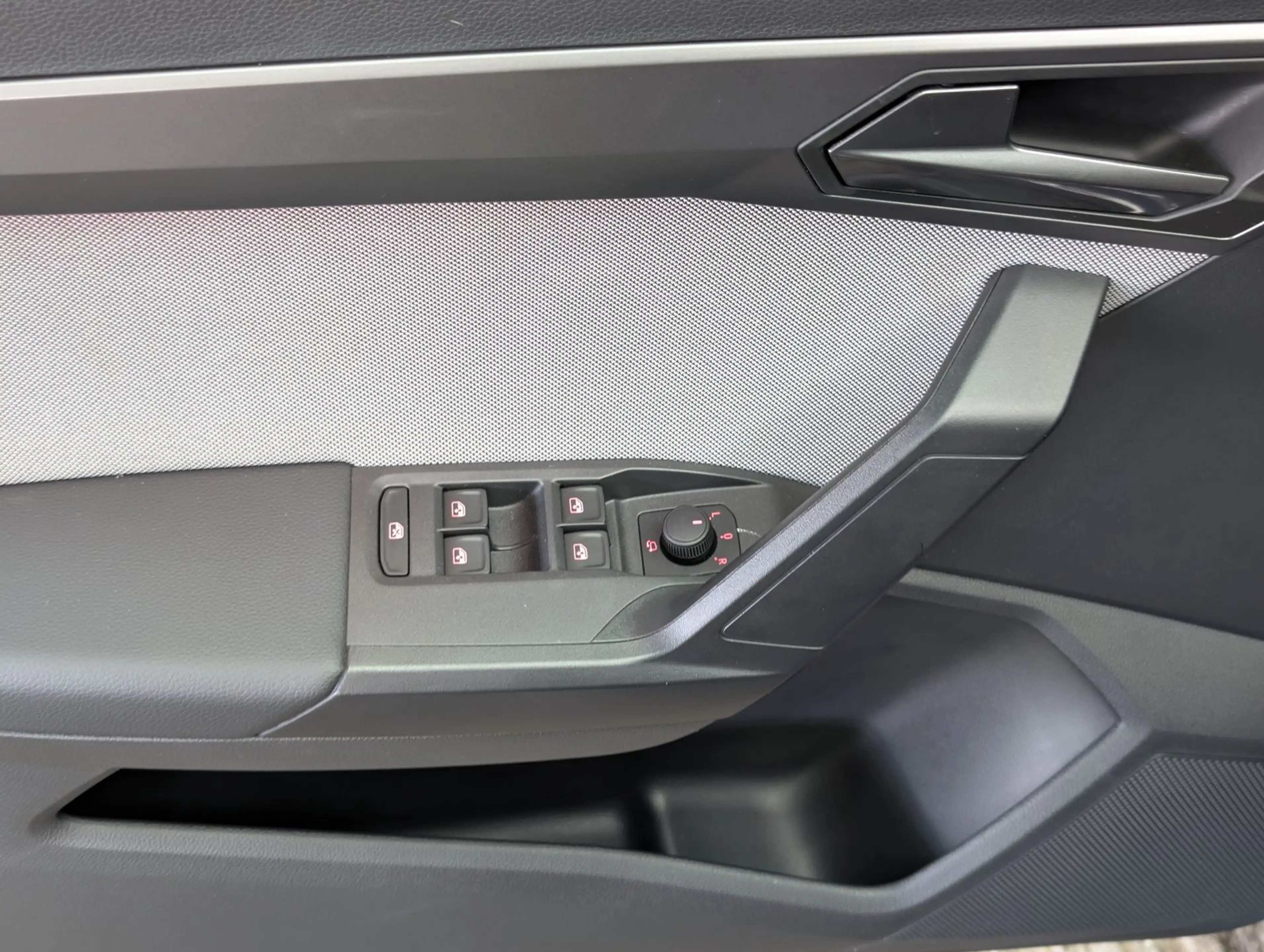 SEAT Arona 1.5 TSI FR Black Edition ACC LED KAM AHK — photo 11