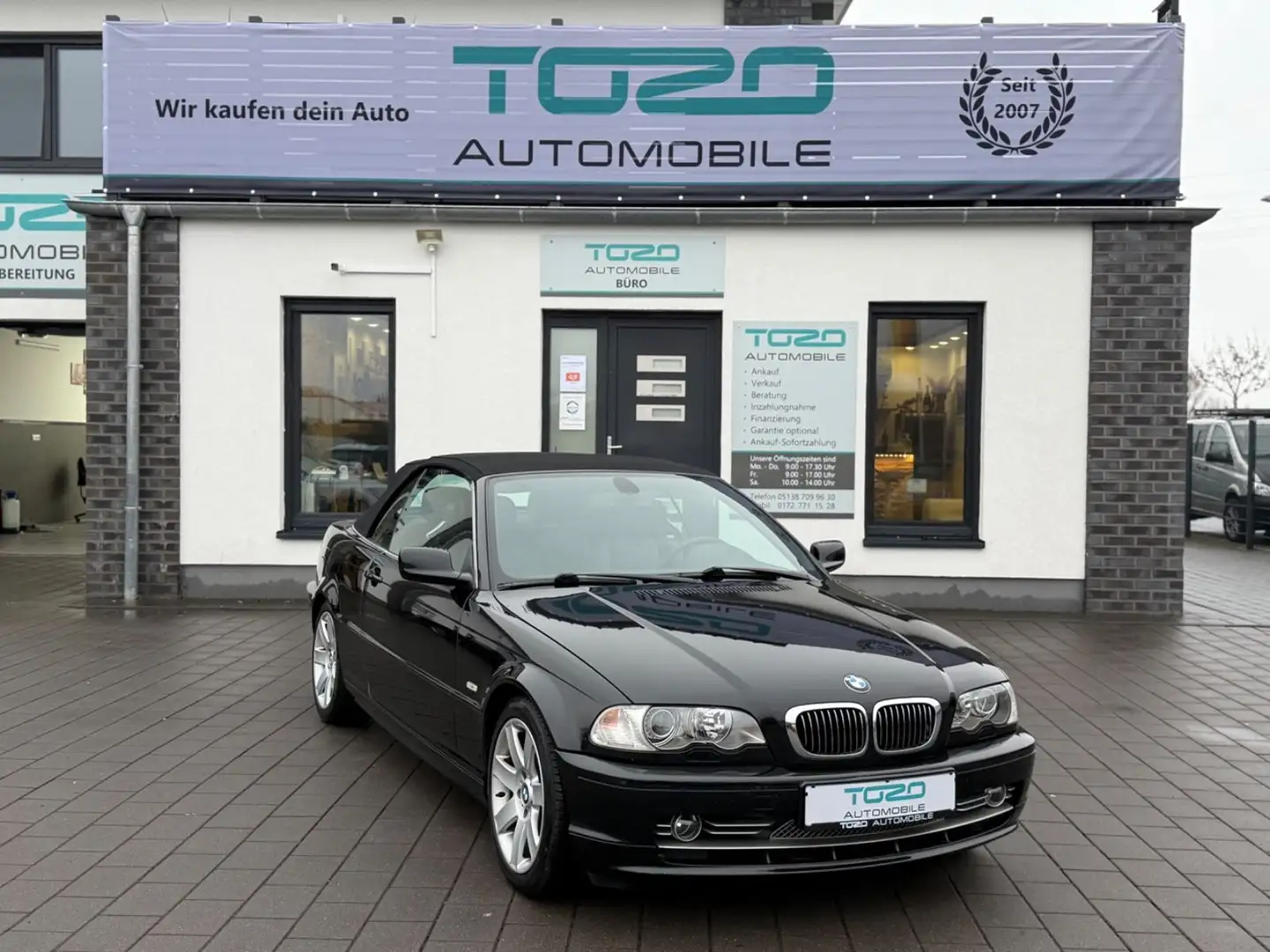 BMW 330 Ci Cabrio*XENON*LEDER*MEMORY*AHK*2.HAND*TOP* Schwarz - 1