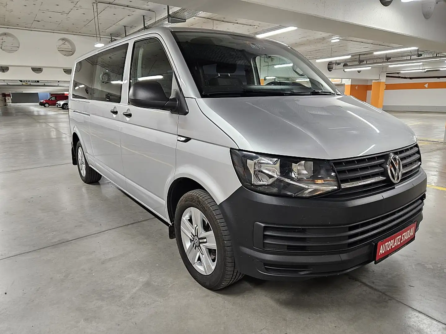 Volkswagen T6 Kombi KR 2,0 Entry TDI BMT Plateado - 2