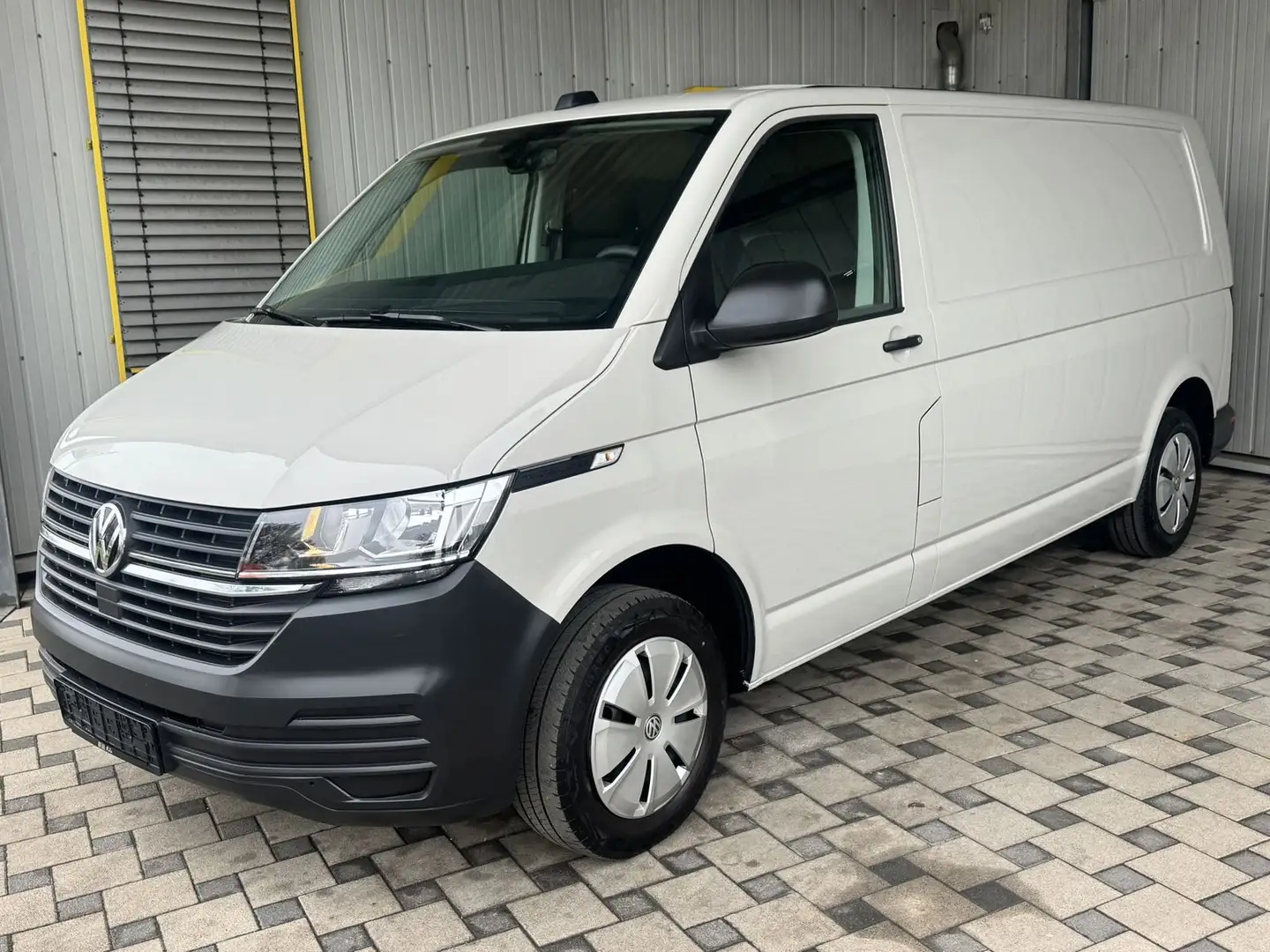 Volkswagen T6 Transporter 6.1 Kasten TDI LR AHK*NAVI*PDC Gris - 2