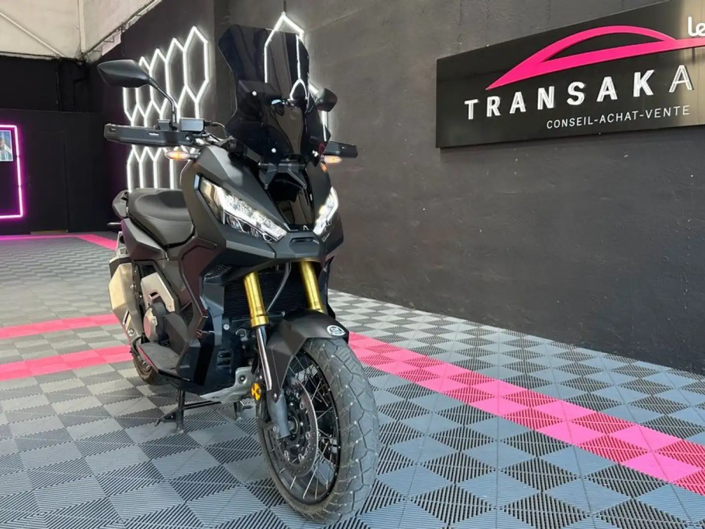 Honda X-ADV ABS NOIR MAT ÉTAT NEUF POIGNÉES CHAUFFANTES GARANT Noir - 1