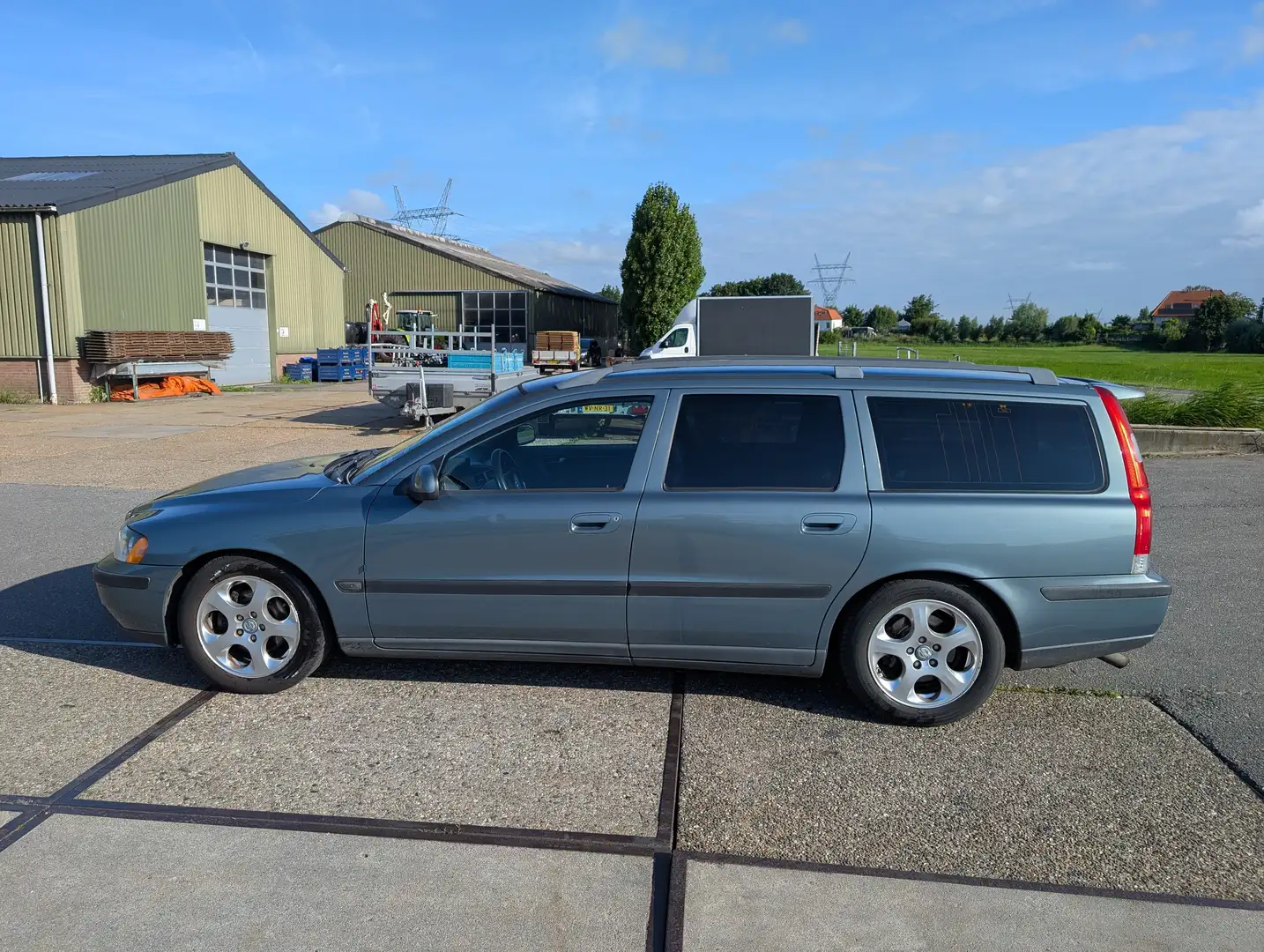 Volvo V70 V70 2.4 Comfort Line (nieuwe motor 180k km) Bleu - 1