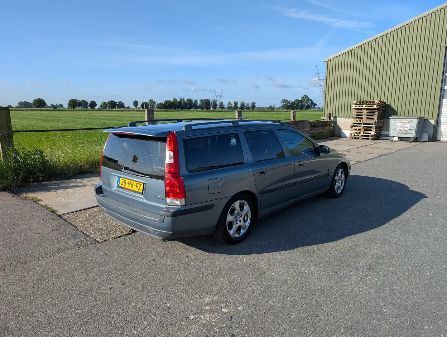 Volvo V70 V70 2.4 Comfort Line (nieuwe motor 180k km) Bleu - 2