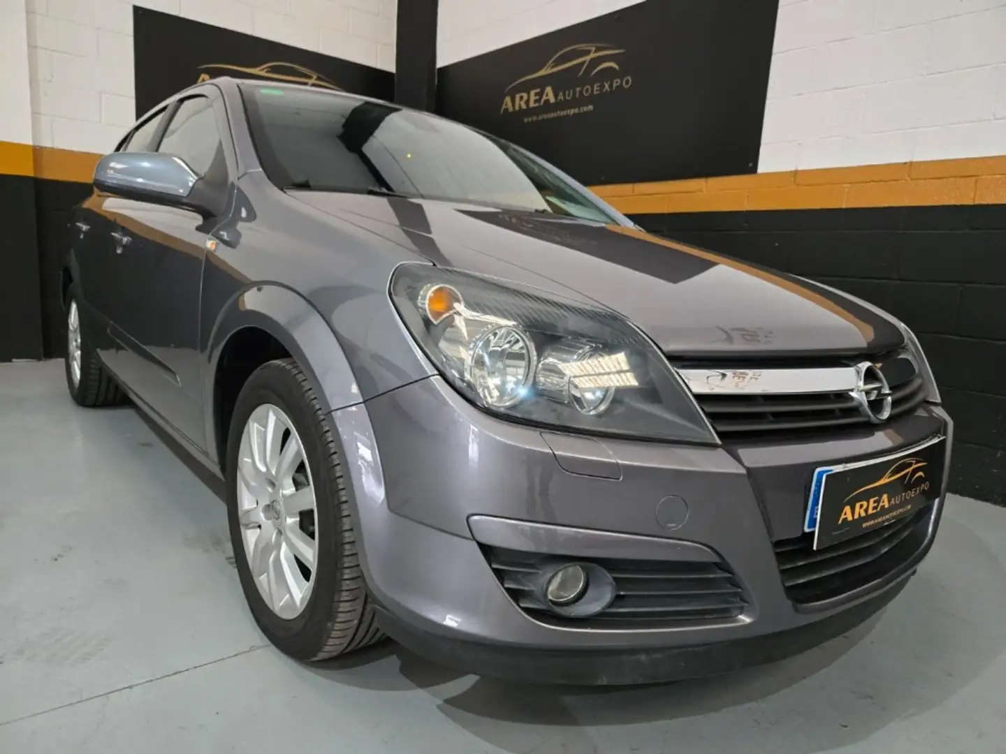 Opel Astra 1.9CDTi Elegance Grau - 2
