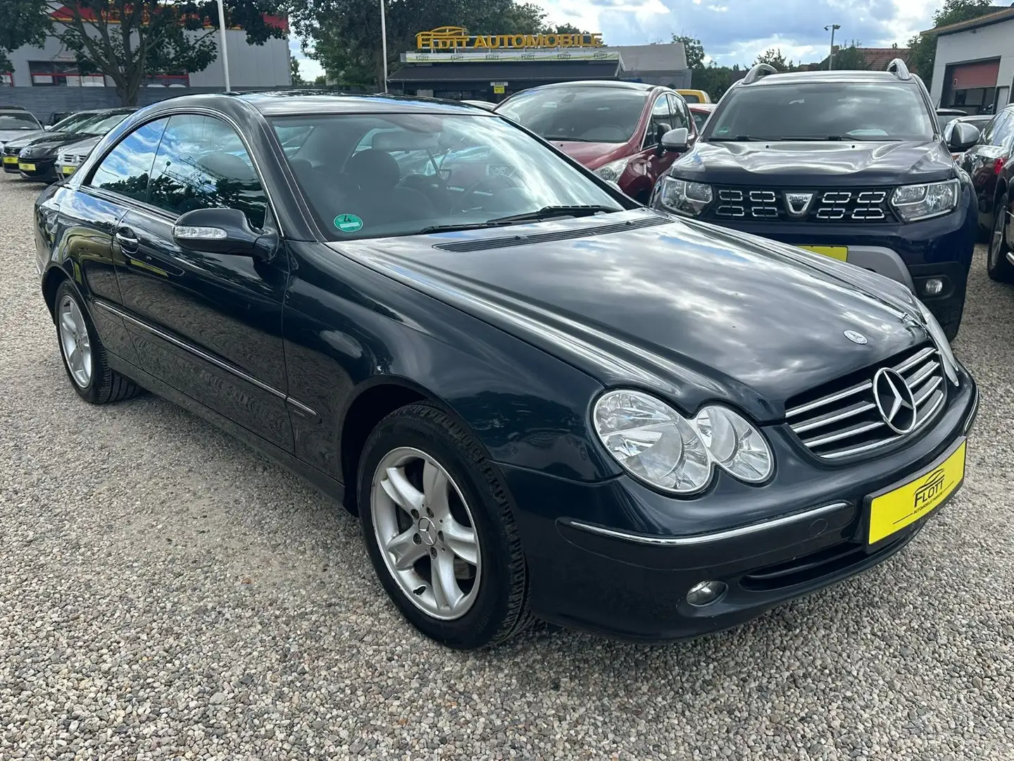 Mercedes-Benz CLK 240 SitzH*Klimaaut* TÜV 05/27 Černá - 2