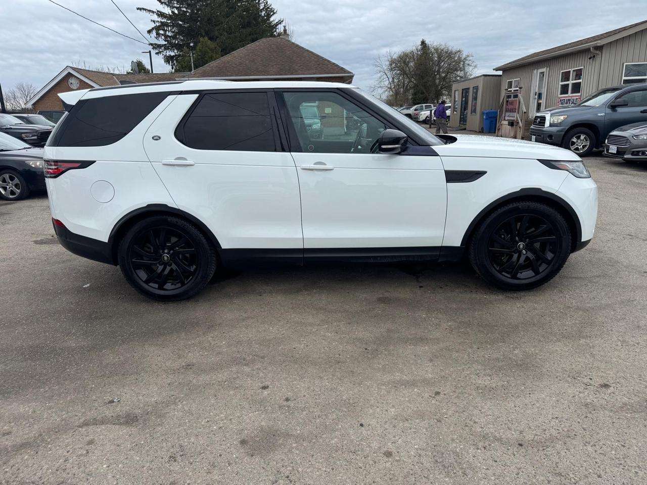 2017 Land Rover Discovery HSE, 7 PASSENGER, WELL SERVICED, LOADED, CERT alt 5