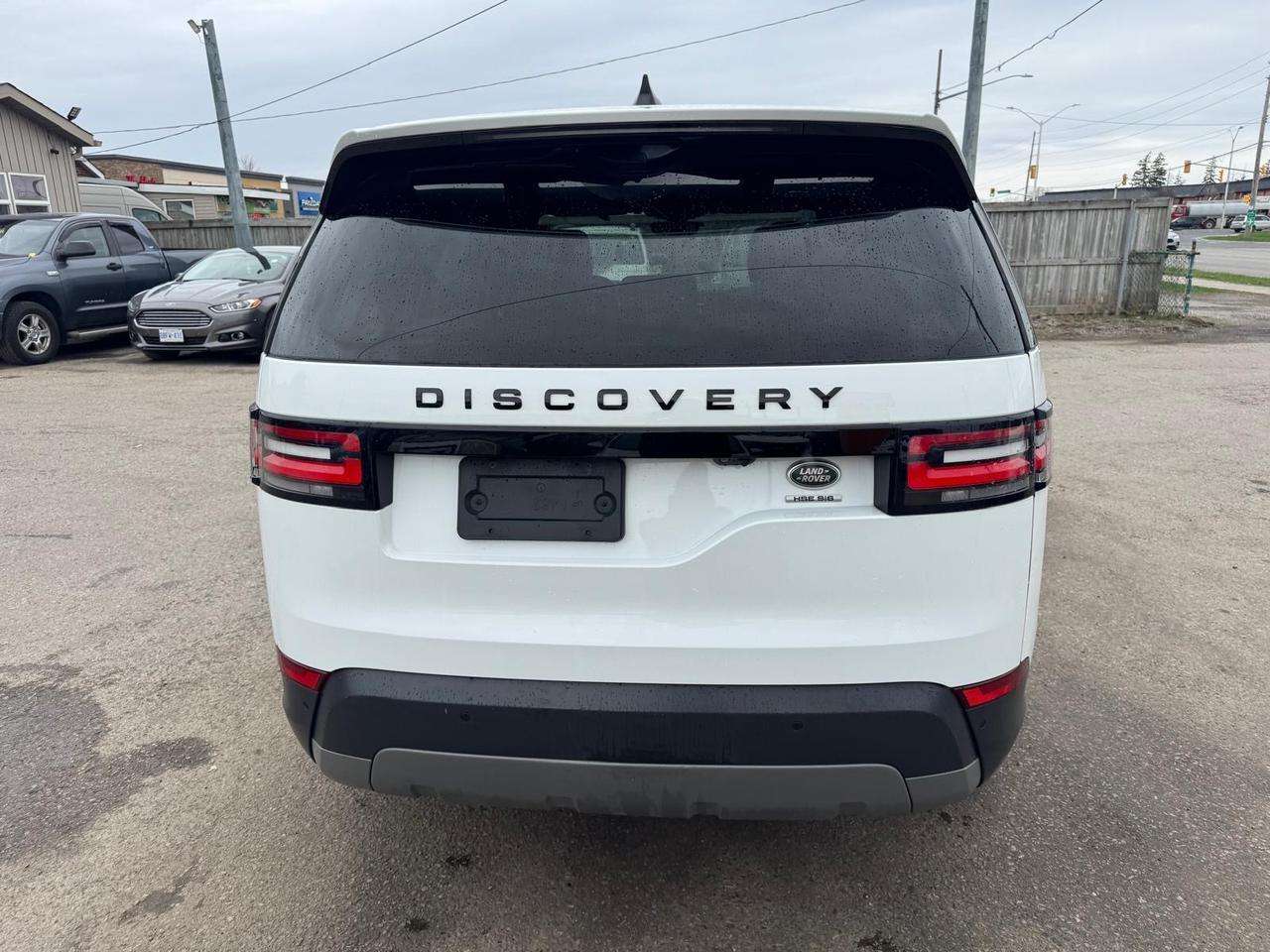 2017 Land Rover Discovery HSE, 7 PASSENGER, WELL SERVICED, LOADED, CERT alt 3