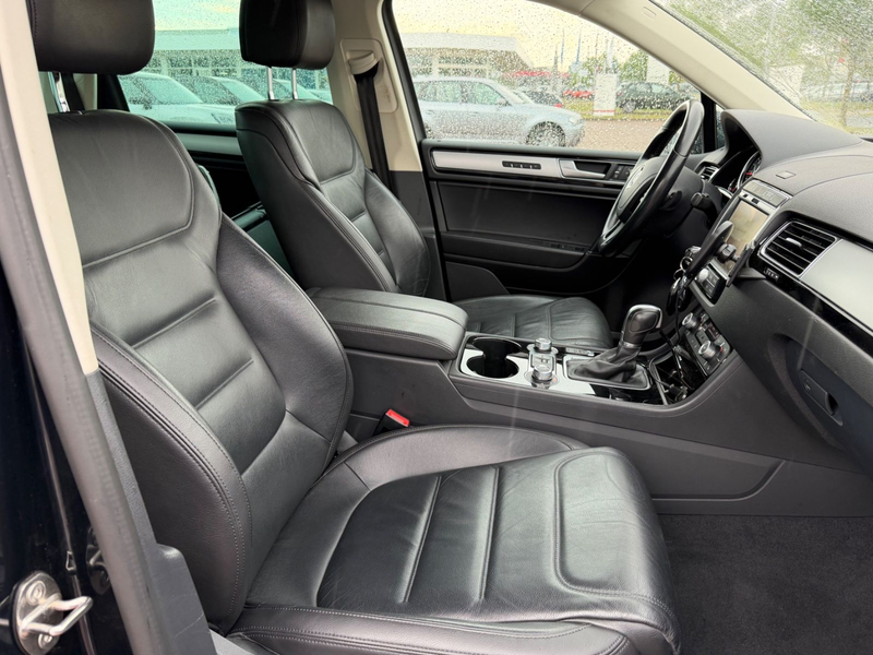 Volkswagen Touareg V6  3.0TDI BMT 4Motion — photo 6