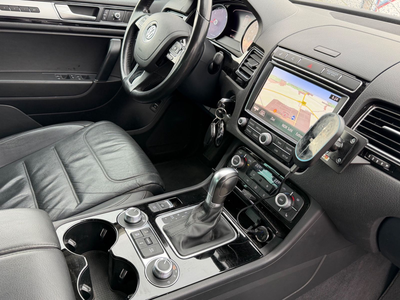 Volkswagen Touareg V6  3.0TDI BMT 4Motion — photo 7