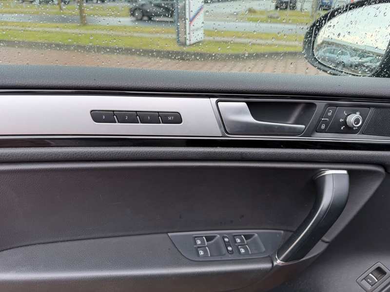 Volkswagen Touareg V6  3.0TDI BMT 4Motion — photo 13