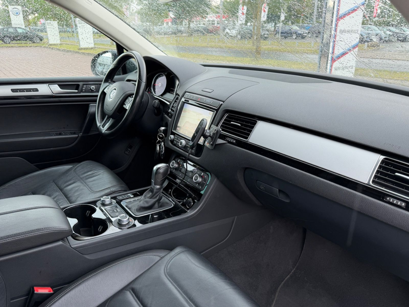 Volkswagen Touareg V6  3.0TDI BMT 4Motion — photo 5
