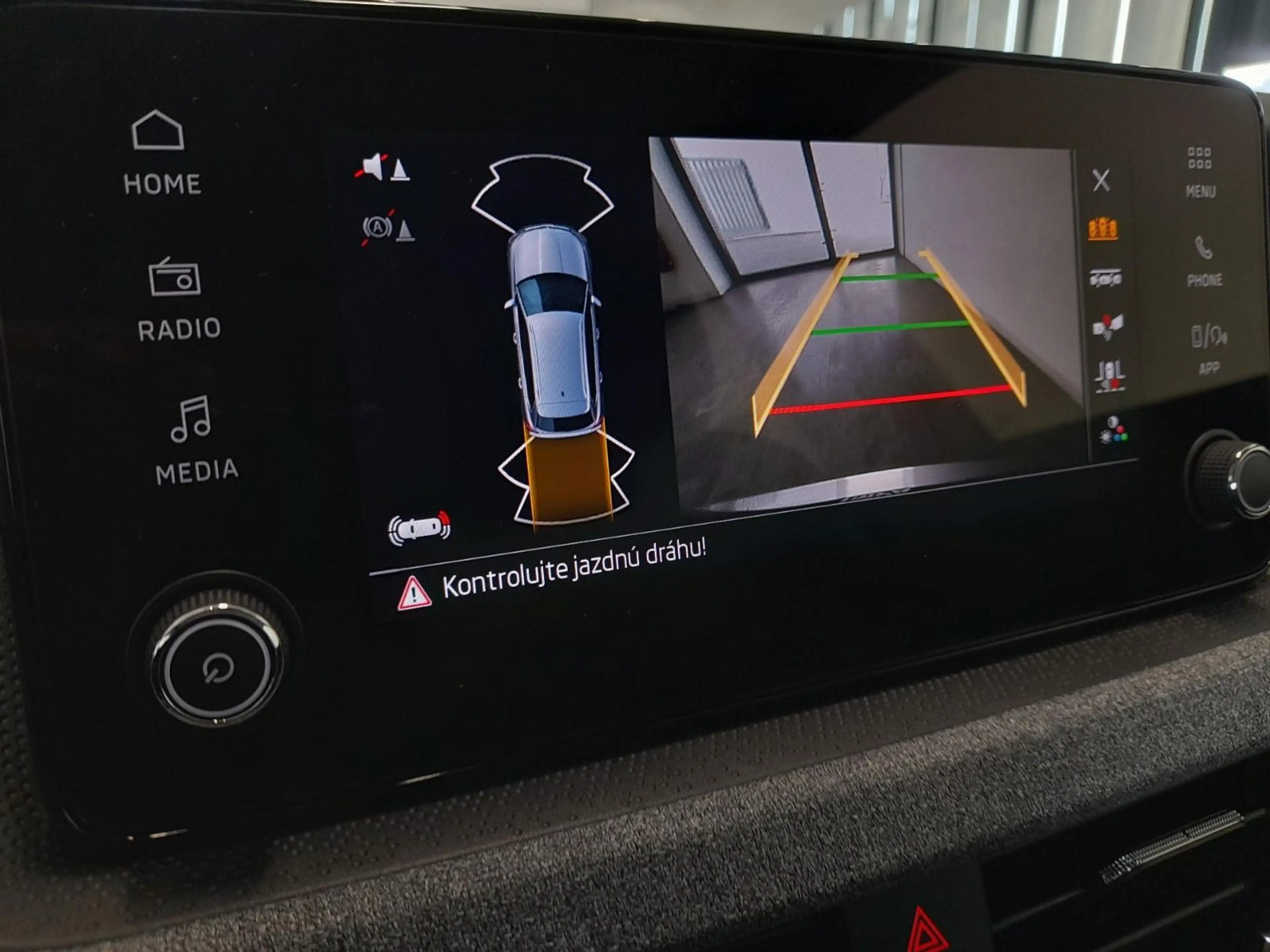 Skoda Kamiq Sel Kamera PDC v+hi Shzg Virt Ped Garant — photo 3