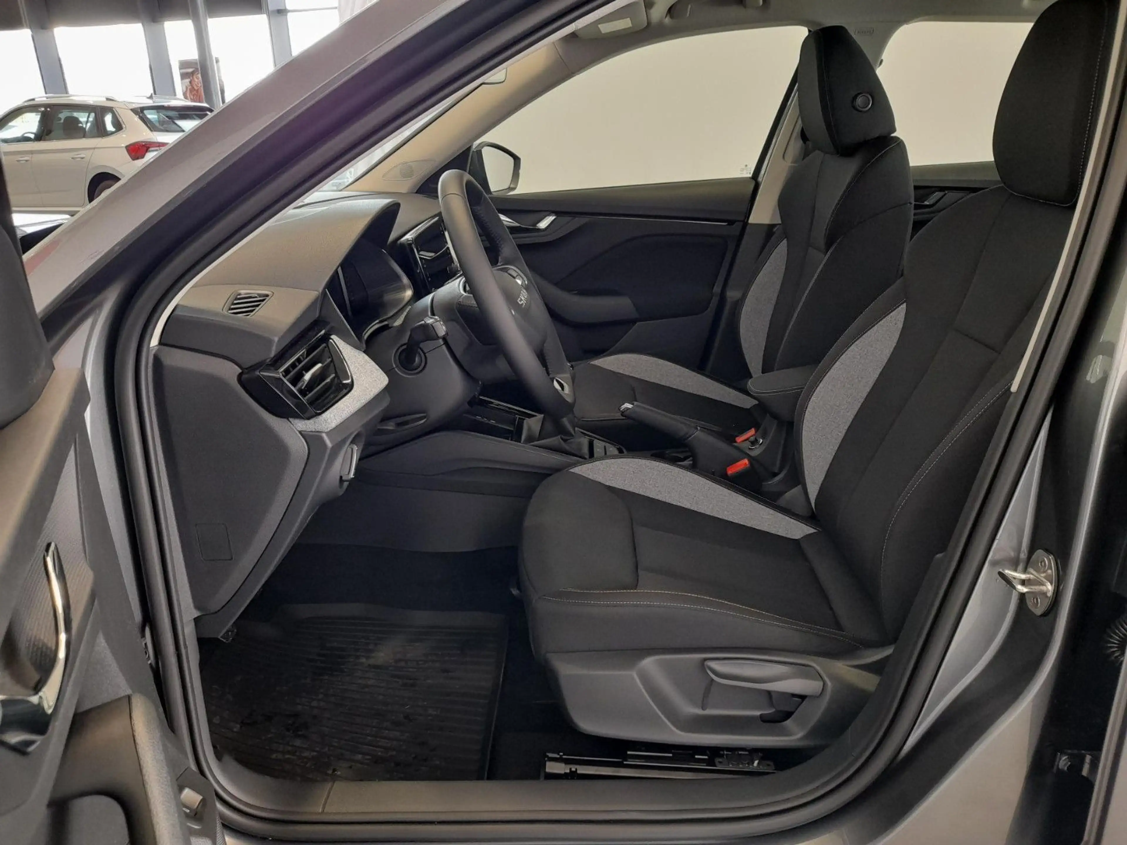 Skoda Kamiq Sel Kamera PDC v+hi Shzg Virt Ped Garant — photo 5