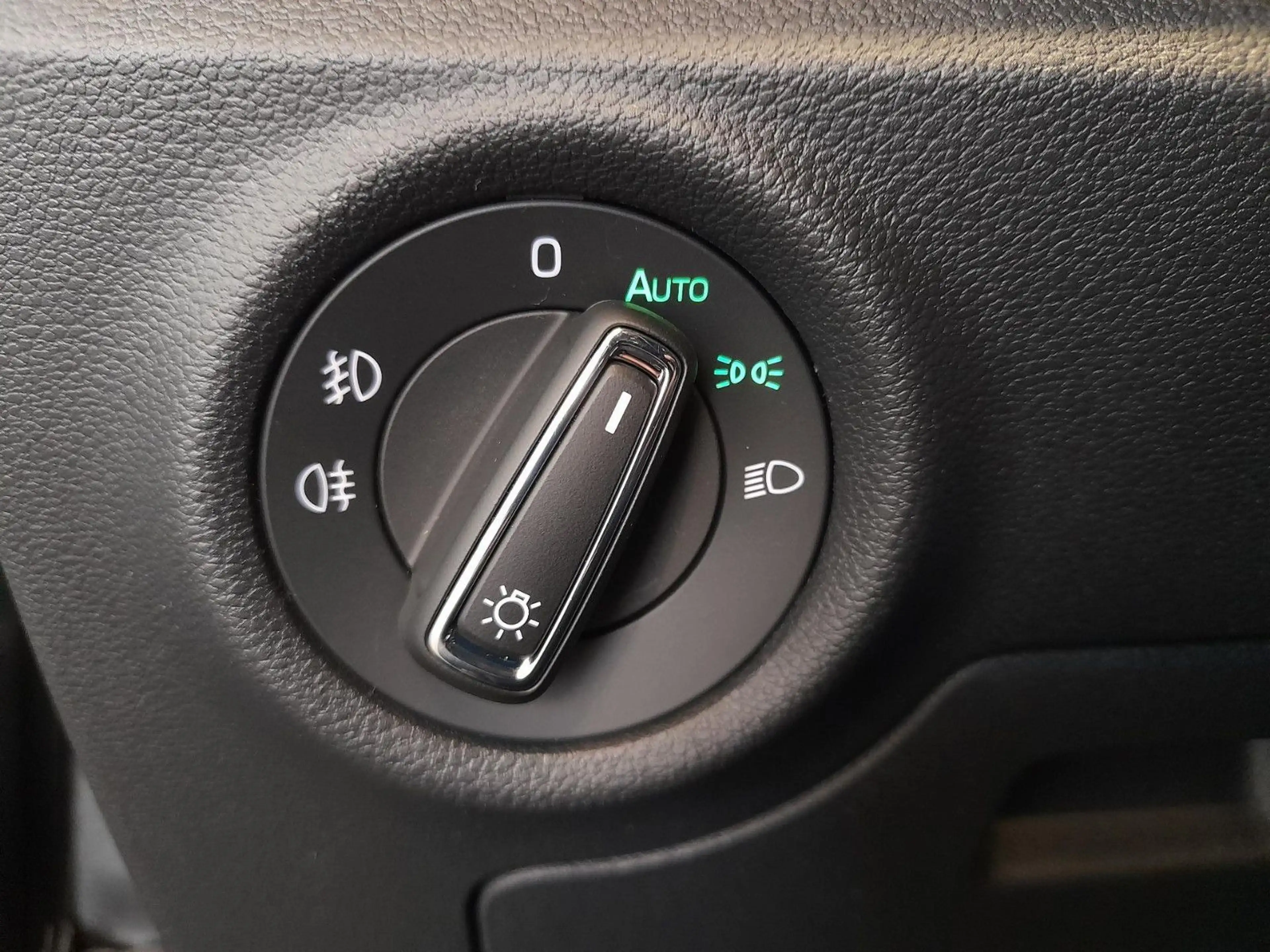 Skoda Kamiq Sel Kamera PDC v+hi Shzg Virt Ped Garant — photo 4