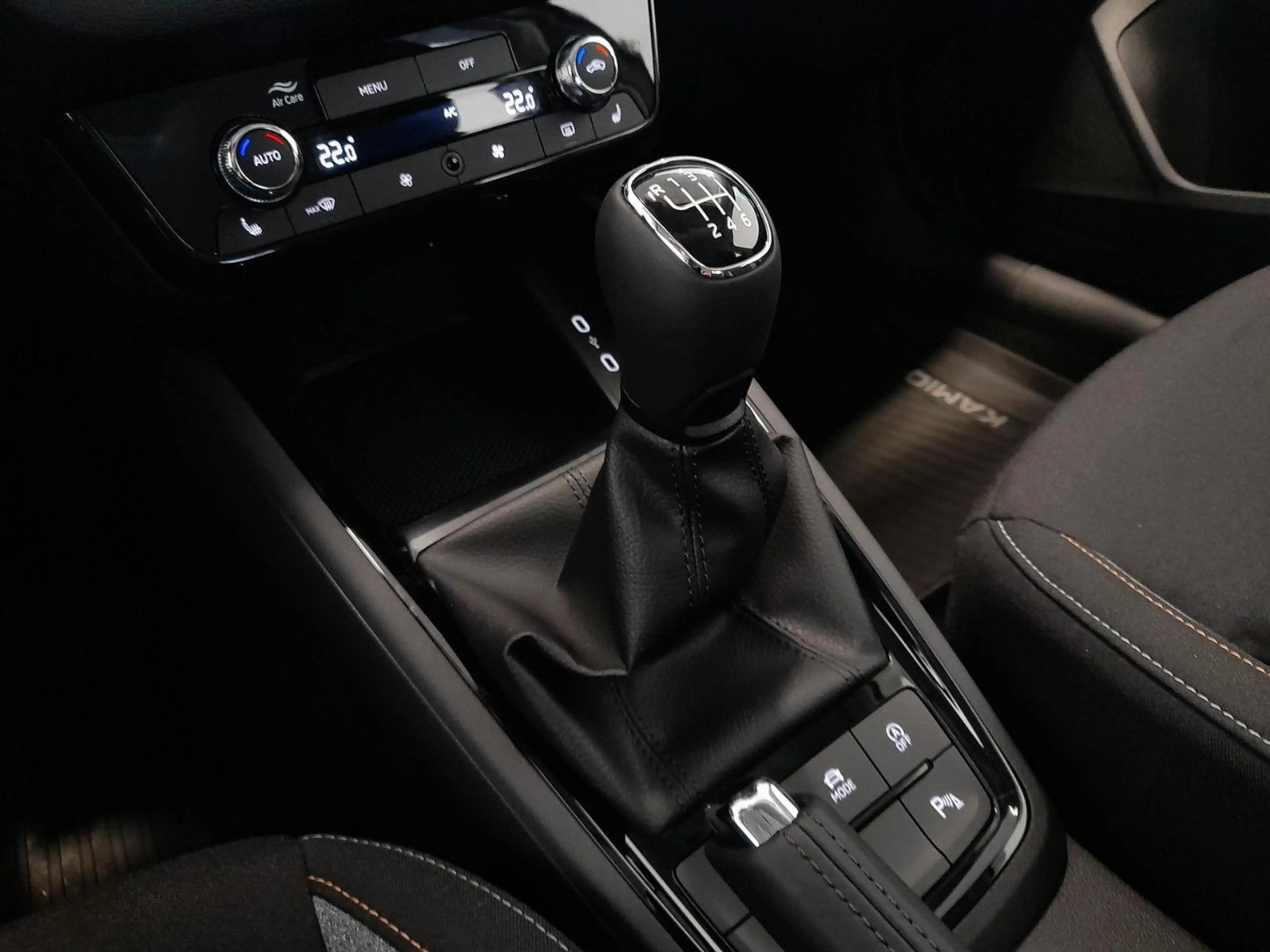 Skoda Kamiq Sel Kamera PDC v+hi Shzg Virt Ped Garant — photo 14