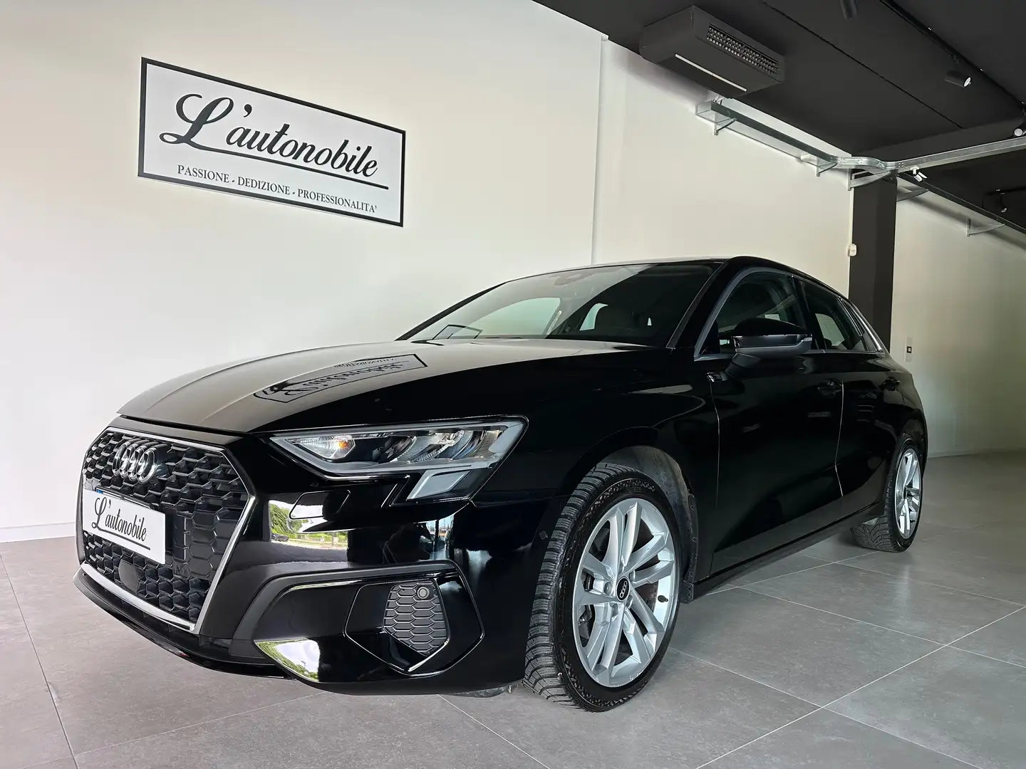 Audi A3 A3 Sportback 30 1.0 tfsi edition s-tronic Zwart - 1