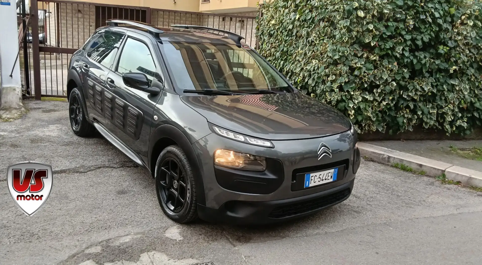 Citroen C4 Cactus PureTech 82 Shine Gris - 1