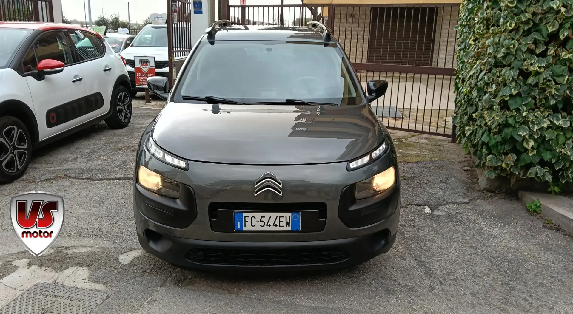 Citroen C4 Cactus PureTech 82 Shine Gris - 2
