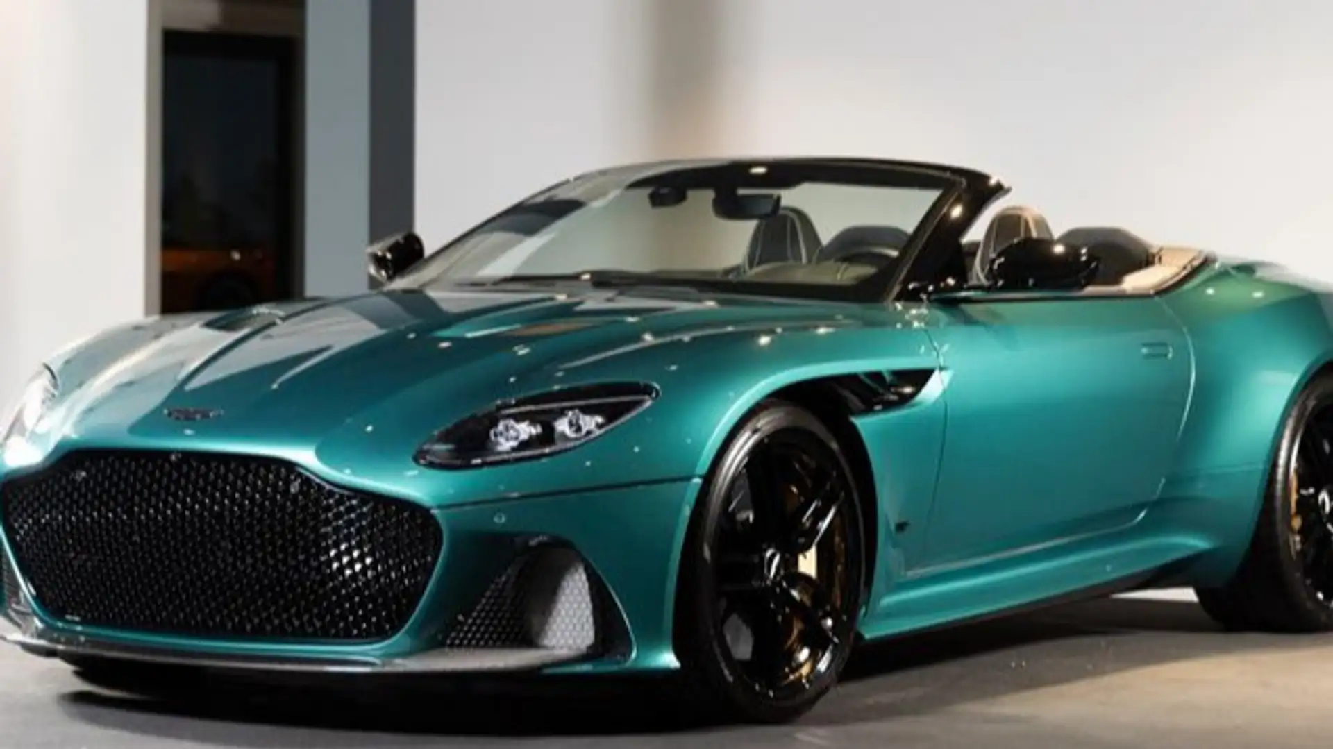 Aston Martin DBS Superleggera Volante Yeşil - 1