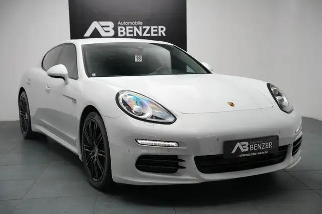 Porsche Panamera main image