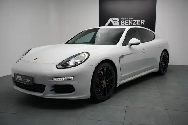 Porsche Panamera view 4