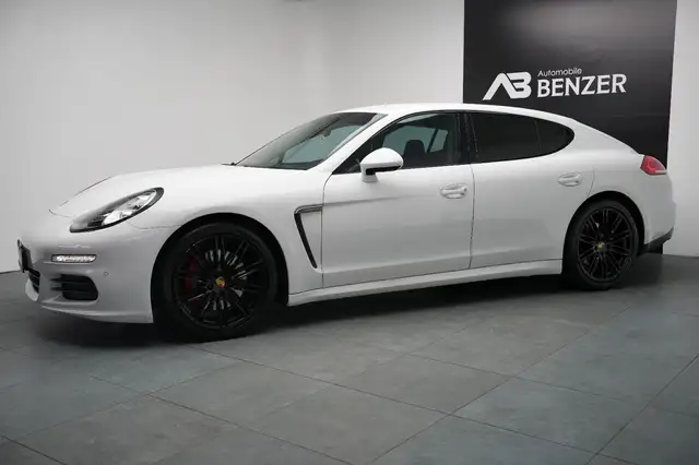 Porsche Panamera view 6