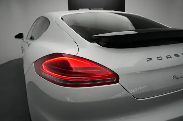 Porsche Panamera view 11