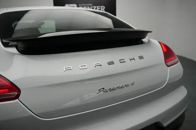 Porsche Panamera view 10