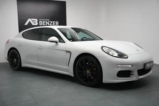 Porsche Panamera view 5