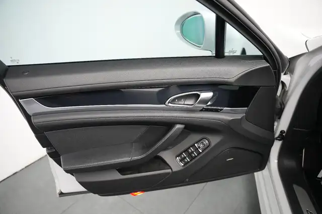 Porsche Panamera view 12