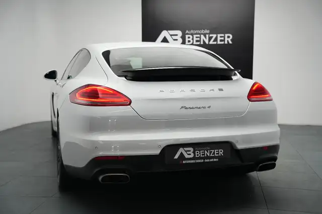 Porsche Panamera view 8