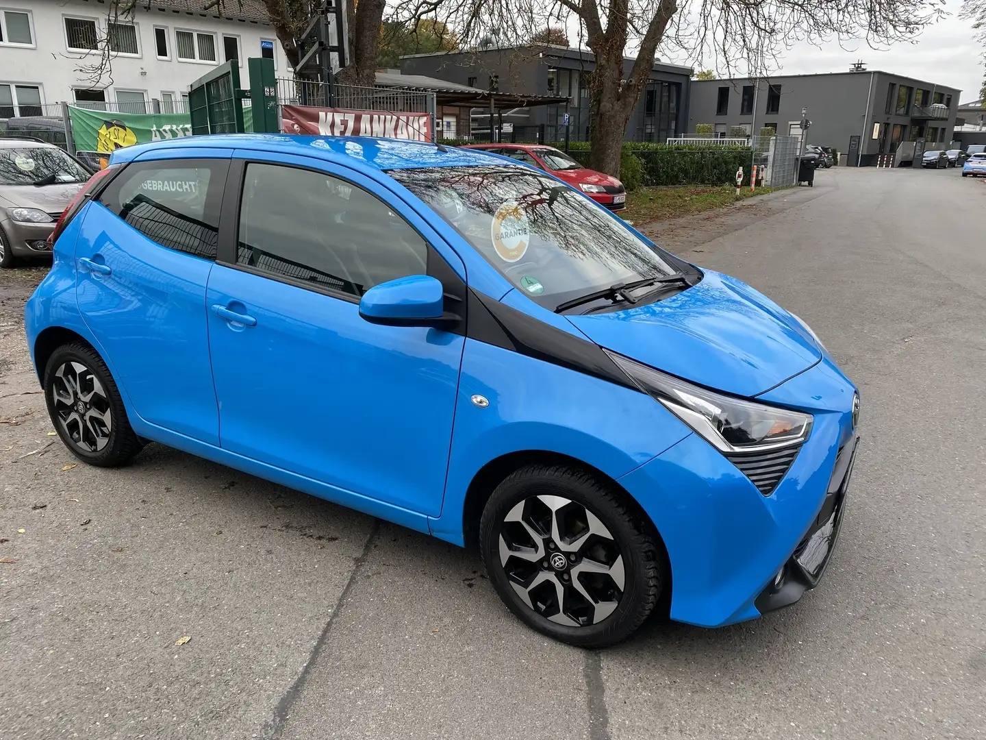 Toyota Aygo x-play club Bleu - 1