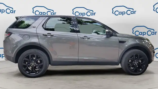 Land Rover Discovery Sport view 4