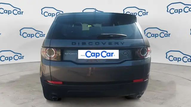 Land Rover Discovery Sport view 3
