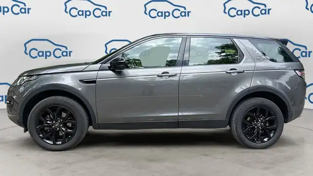 Land Rover Discovery Sport view 2