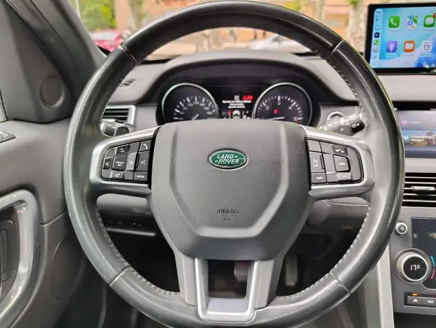 Land Rover Discovery Sport view 13
