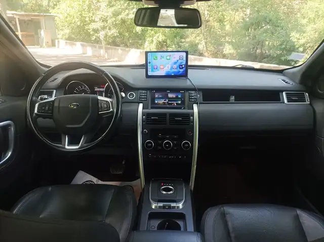 Land Rover Discovery Sport view 11