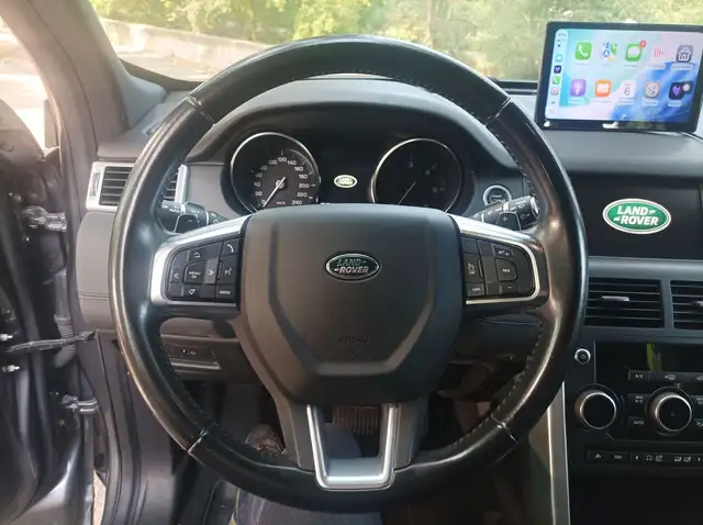 Land Rover Discovery Sport view 12